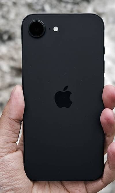 iPhone 16e