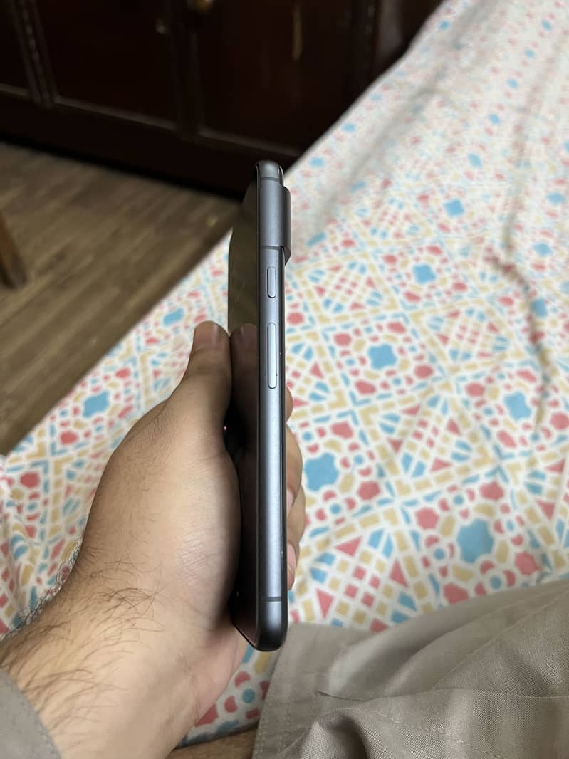 Google Pixel 8 4