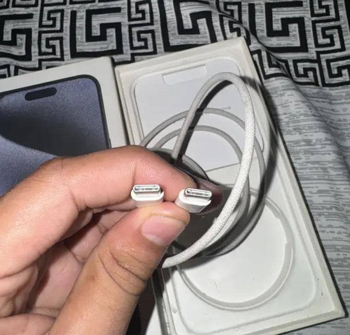 iphone 15 pro max orignal cable 1
