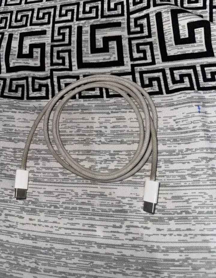 iphone 15 pro max orignal cable 2