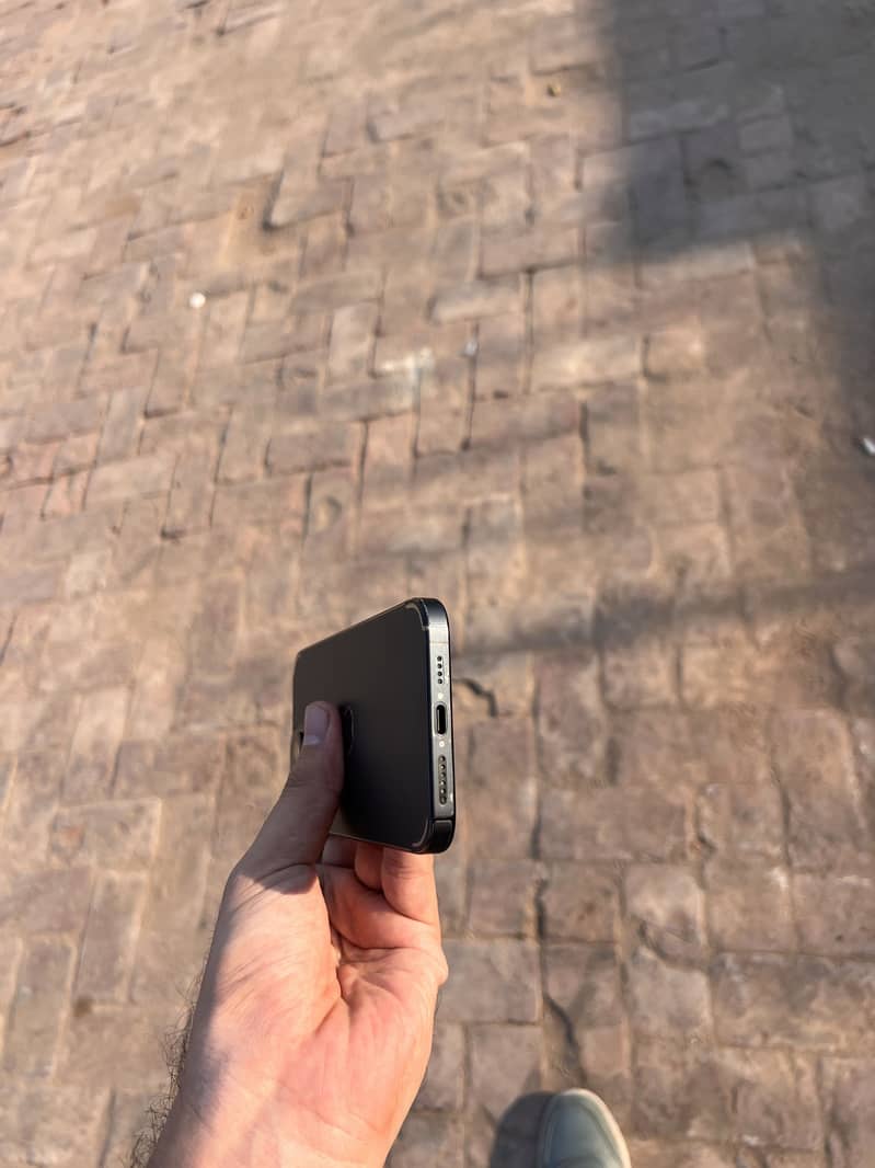 Apple iPhone 15 Pro Max 1