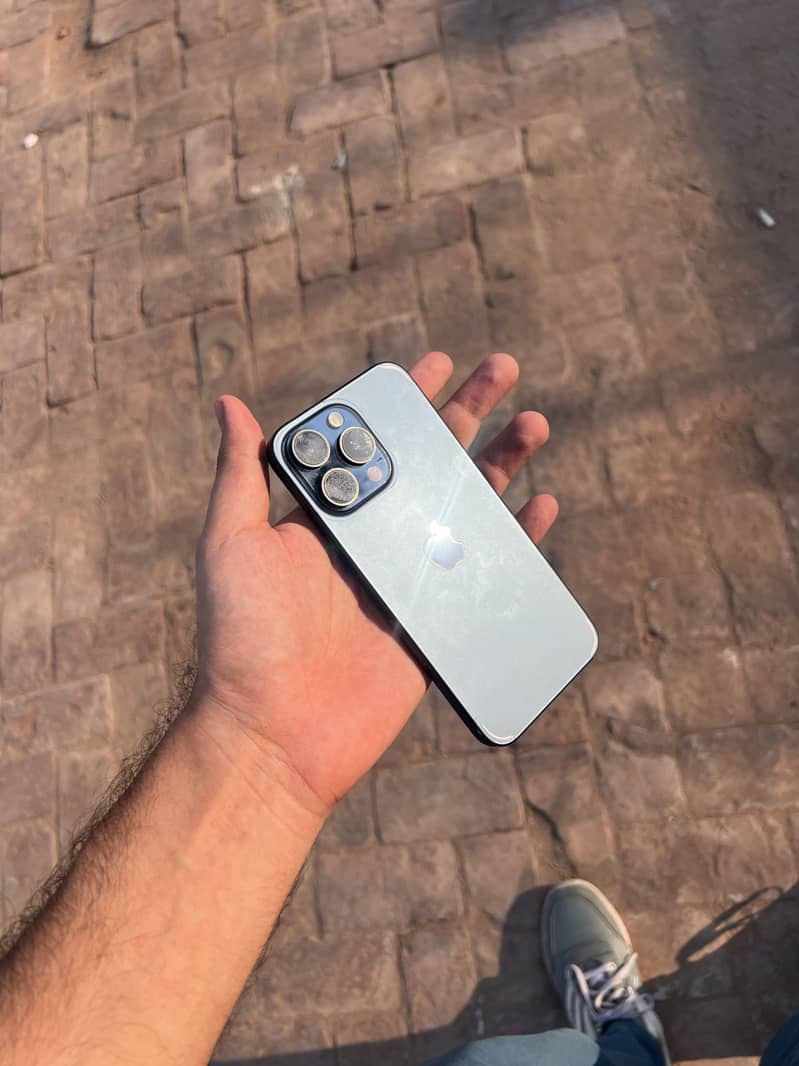 Apple iPhone 15 Pro Max 2