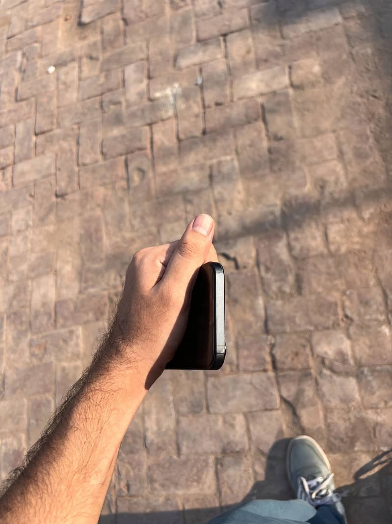 Apple iPhone 15 Pro Max 4