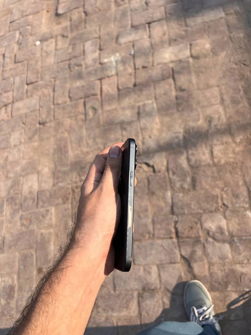 Apple iPhone 15 Pro Max 6