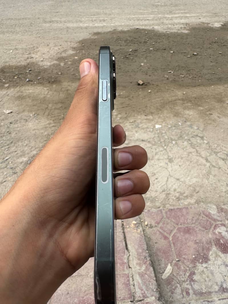 Apple iPhone 13 Pro Max 2