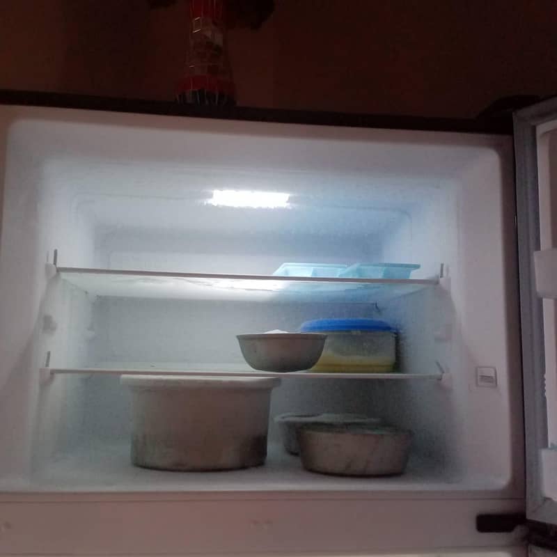 DAWLANCE REFRIGERATOR 10
