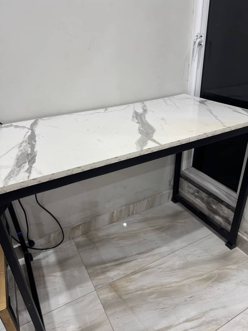 Office Table 0