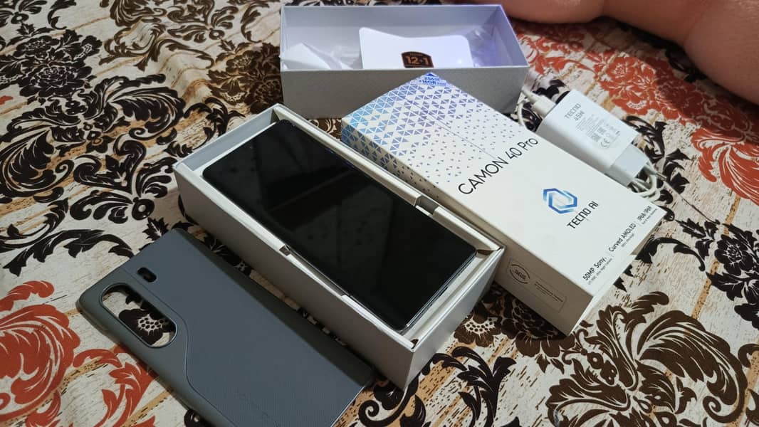 Tecno CAMON 40 Pro 0