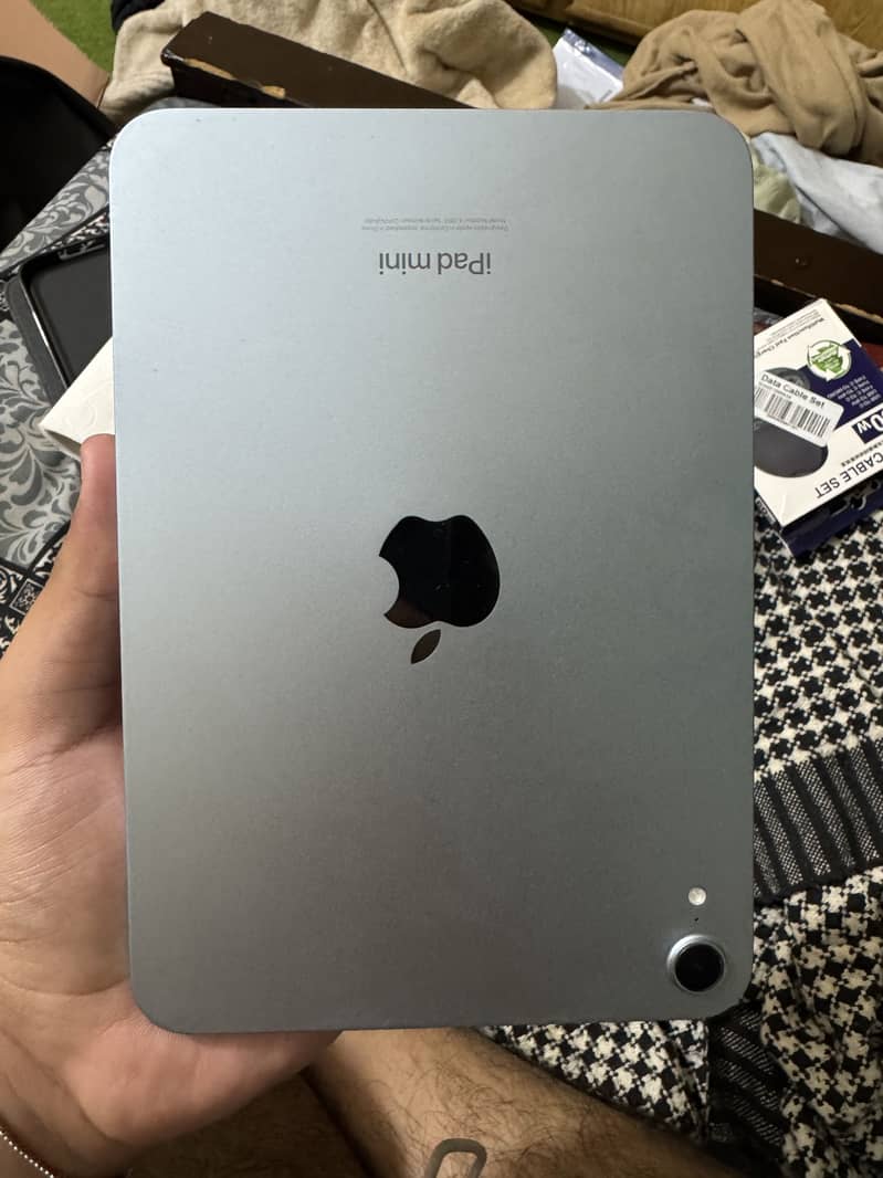 Ipad mini 7 with box 1