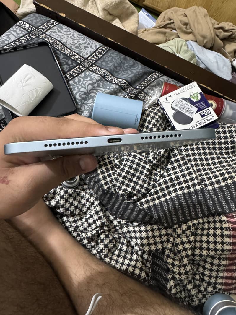 Ipad mini 7 with box 2