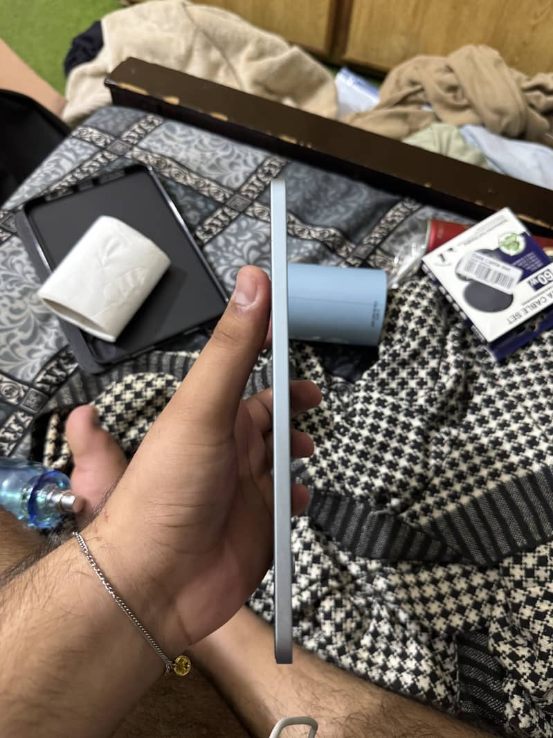 Ipad mini 7 with box 5