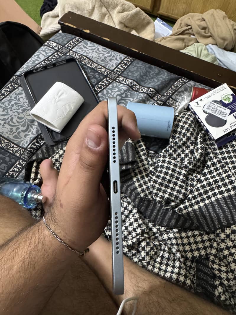 Ipad mini 7 with box 6