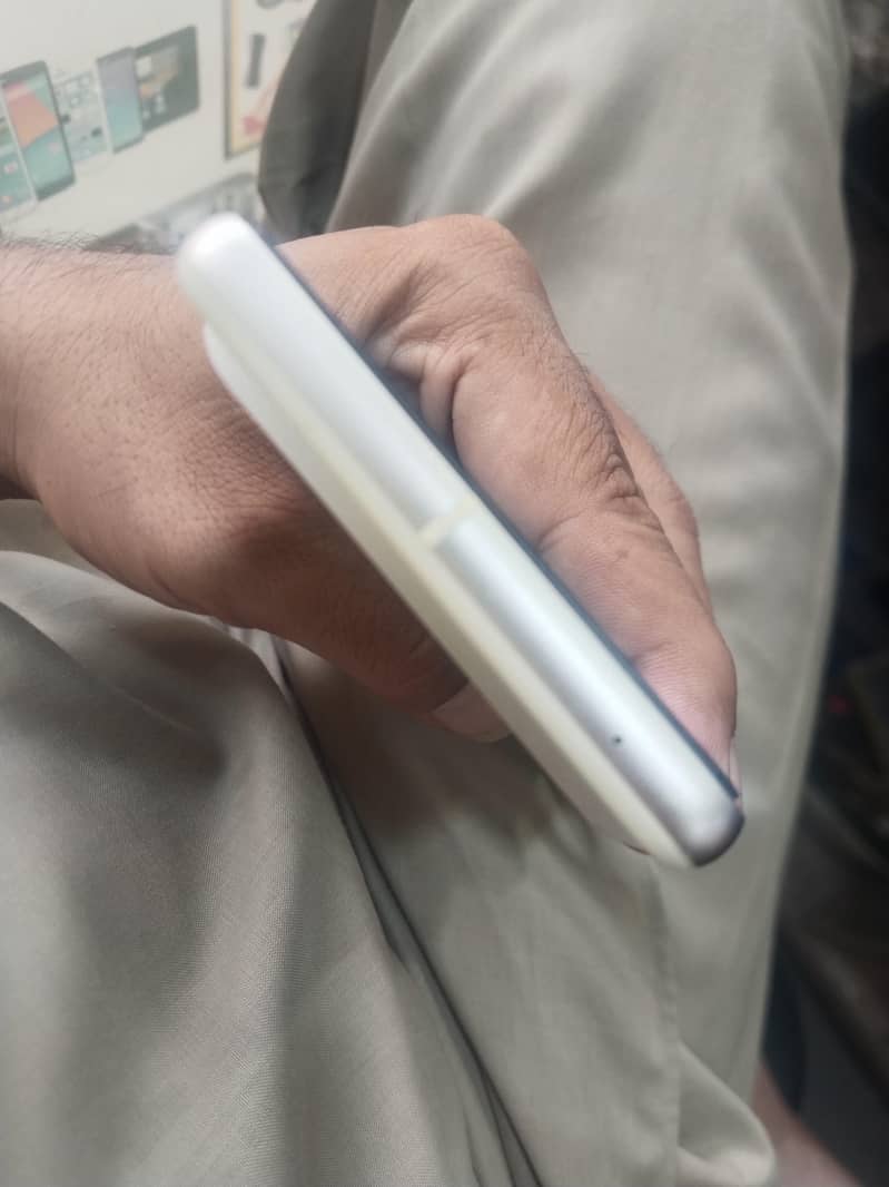 Google Pixel 7 5