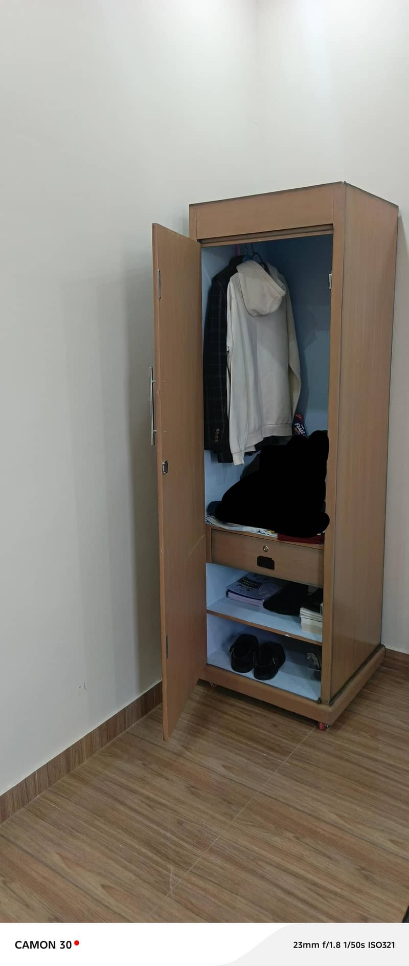 wardrobe 0
