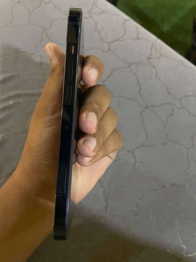 Apple iPhone 13 2