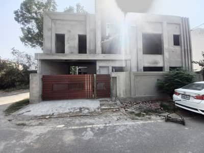 9 MARLA CORNER + FACING PARK HOUSE FOR SALE