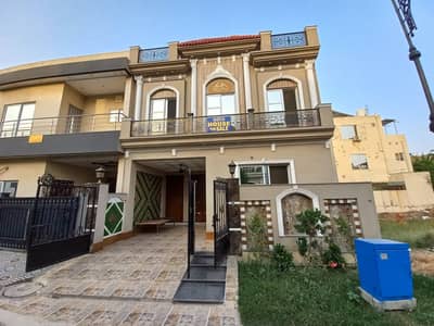 5 MARLA HOUSE - MOST PRIME LOCATION!