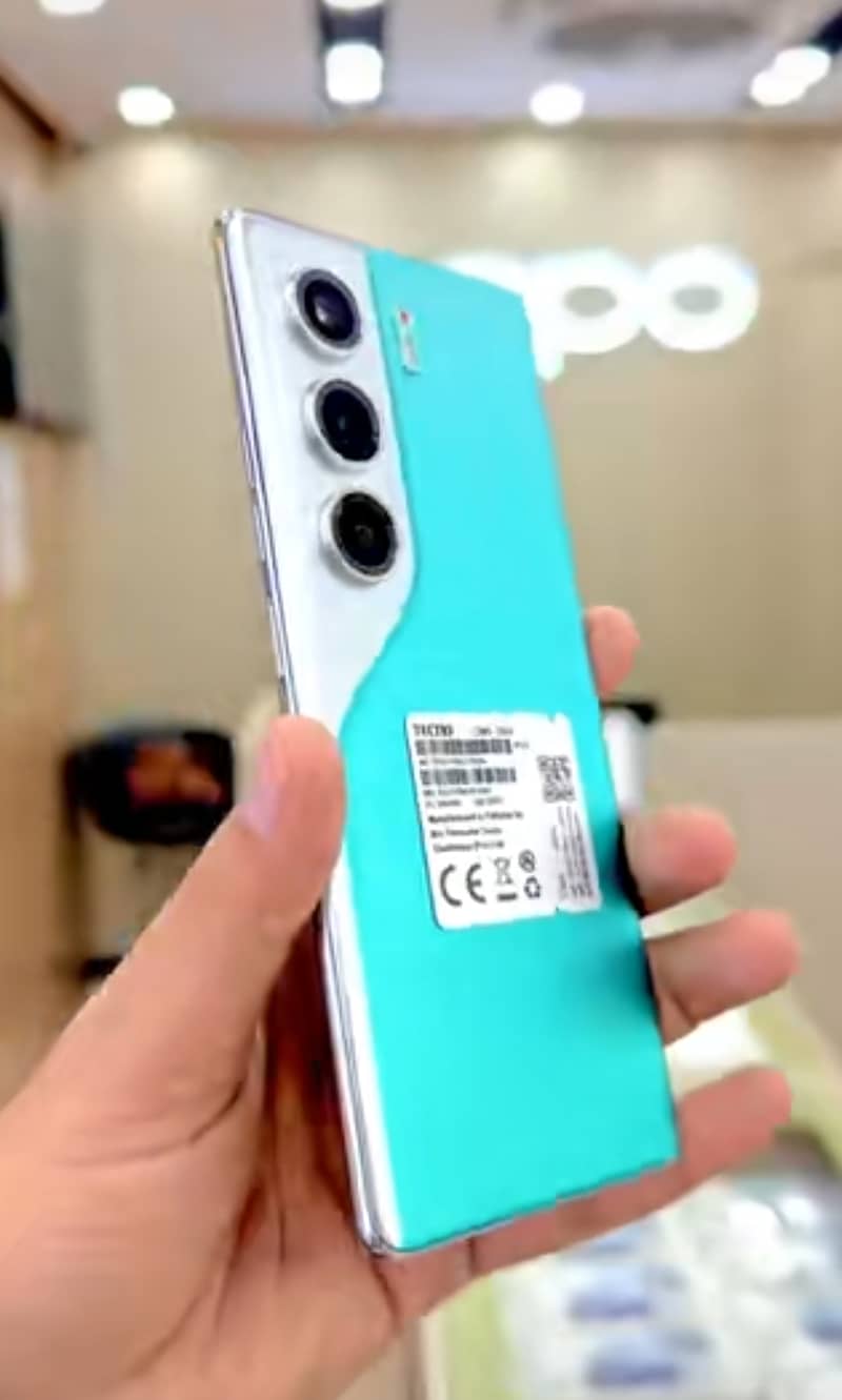 Tecno CAMON 40 Pro 1