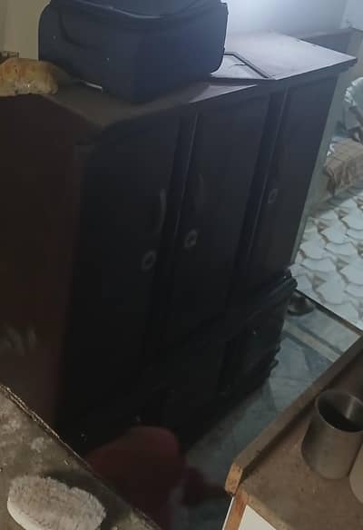 3 DOOR IRON ALMIRAH