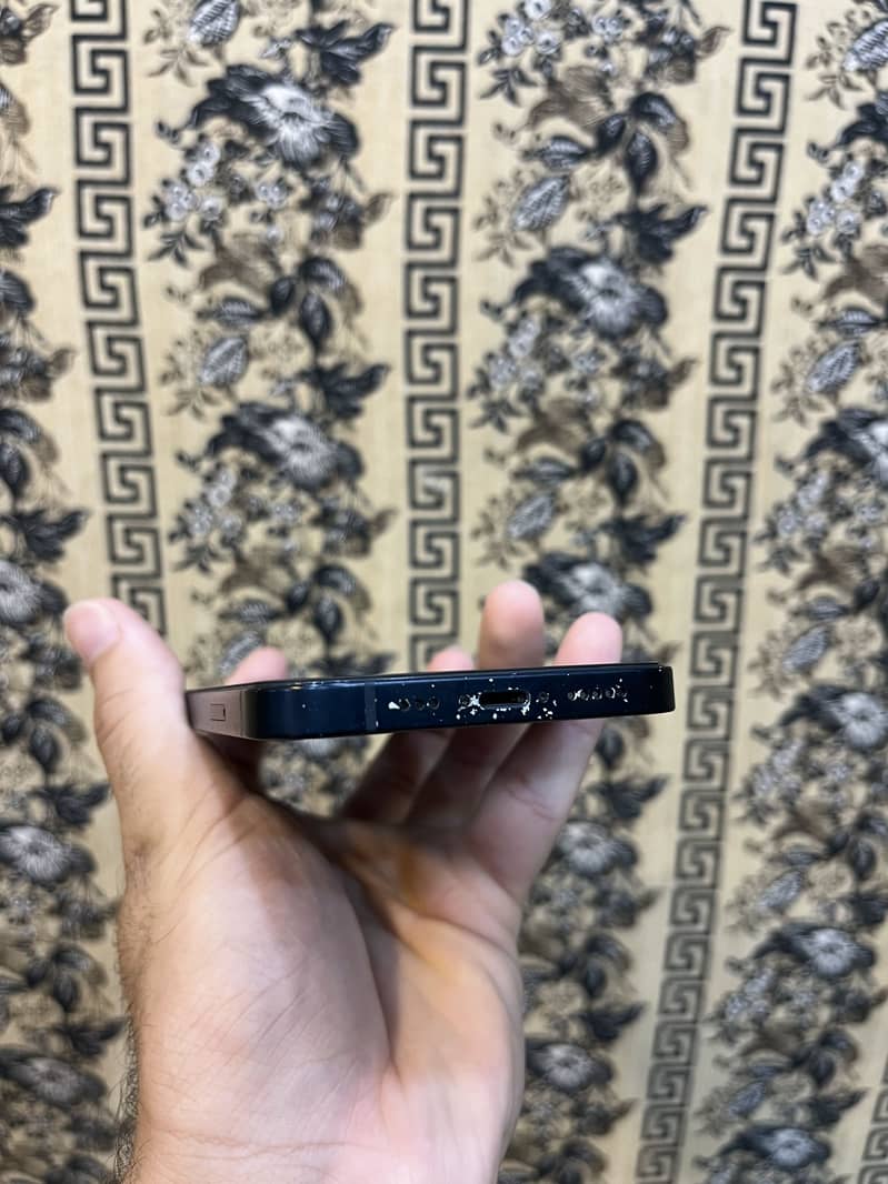 Apple iPhone 13 2