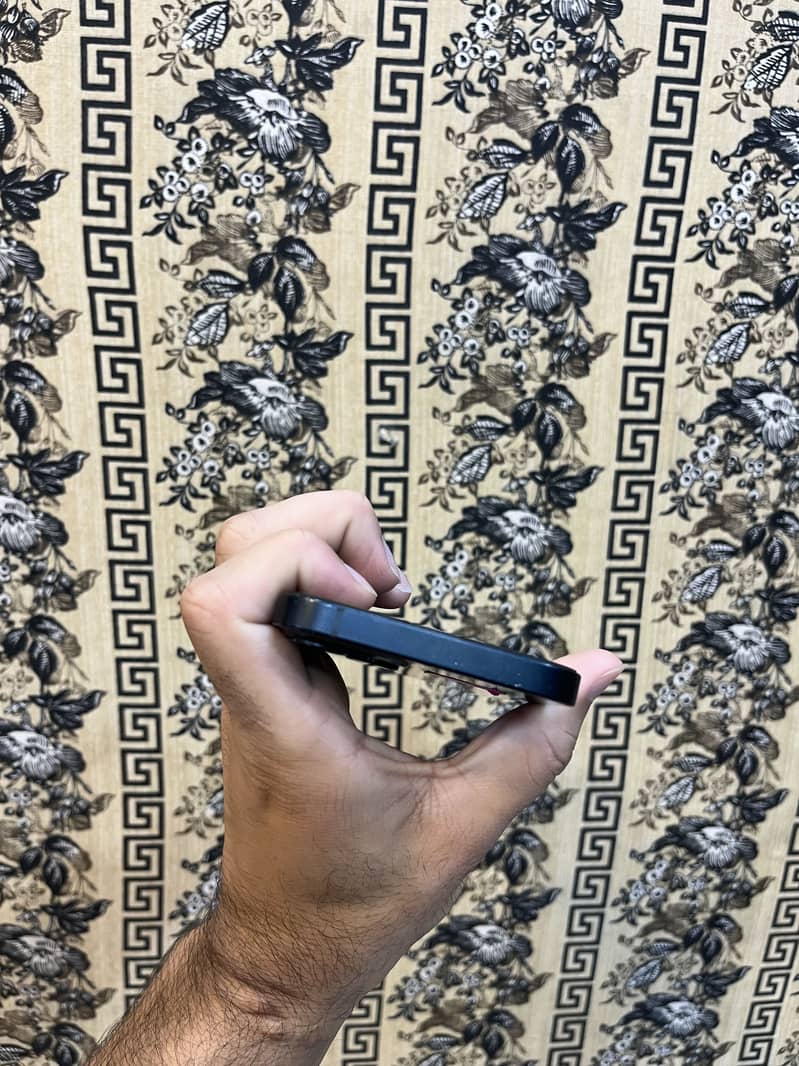 Apple iPhone 13 4