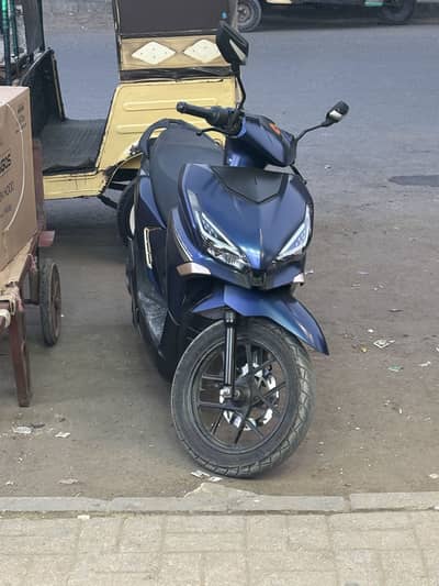 Yadea VELAX H 2026 Model, 1000kms mileage, Genuine Condition