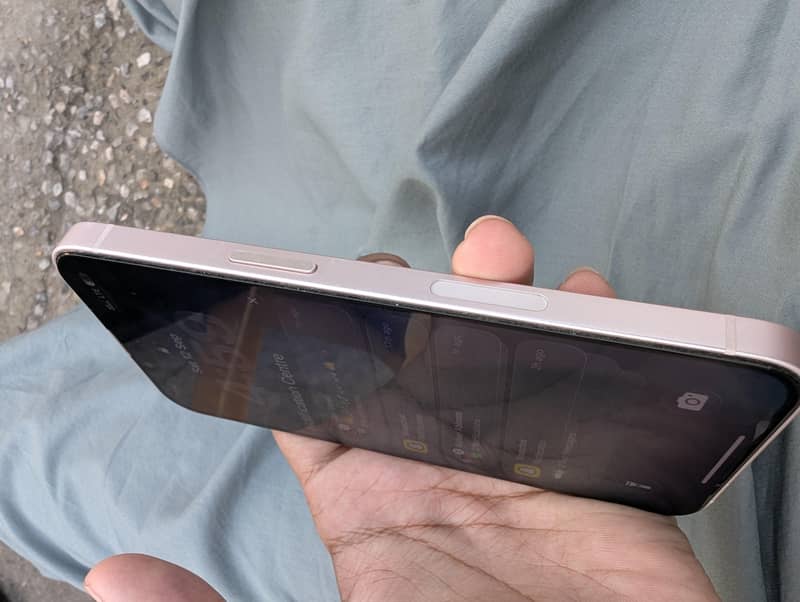 Apple iPhone 13 2
