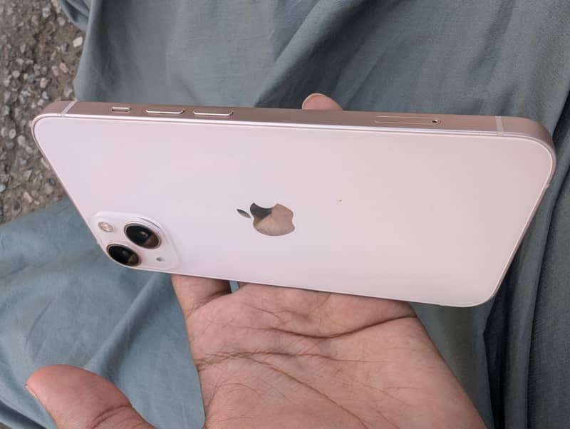 Apple iPhone 13 3