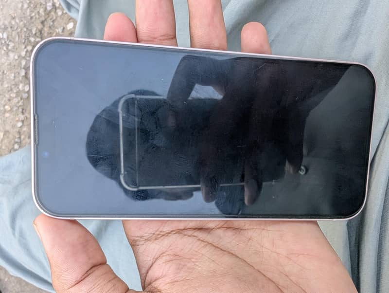 Apple iPhone 13 4