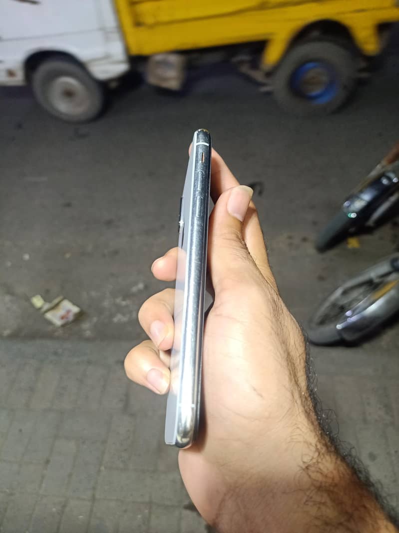 Apple iPhone X 0