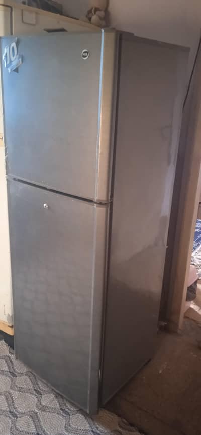 PEL madeam size frigh for sale in new condition. 03150525388