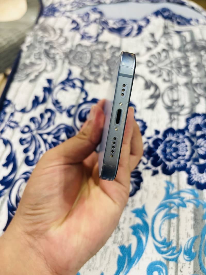 Apple iPhone 14 3