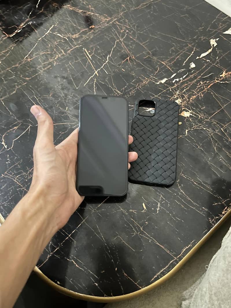 Apple iPhone 12 1