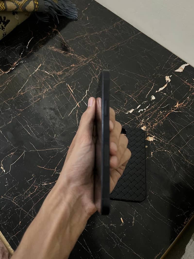 Apple iPhone 12 3