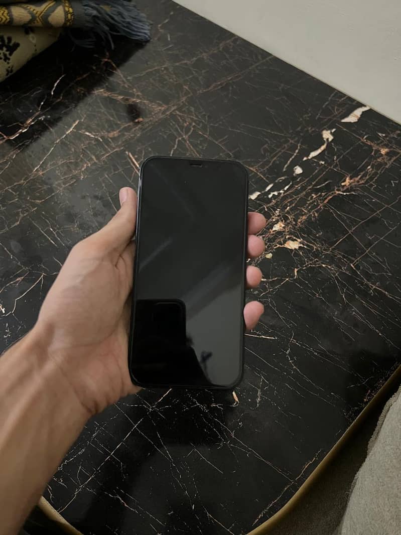 Apple iPhone 12 4