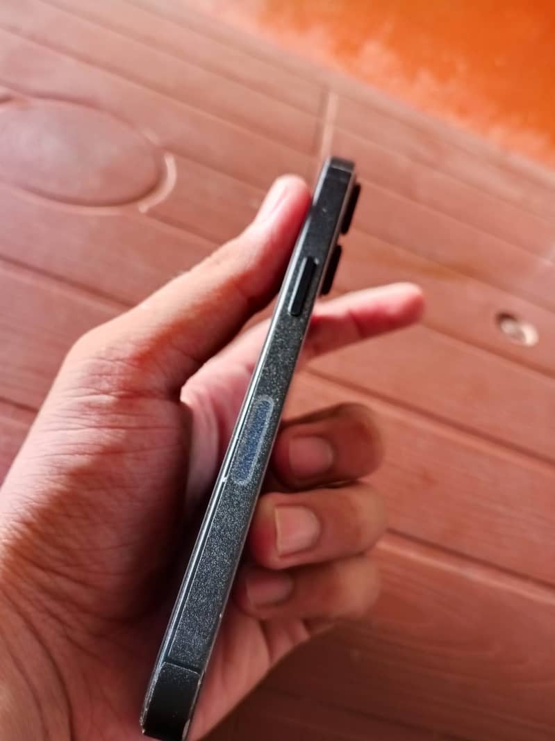 Apple iPhone 13 5