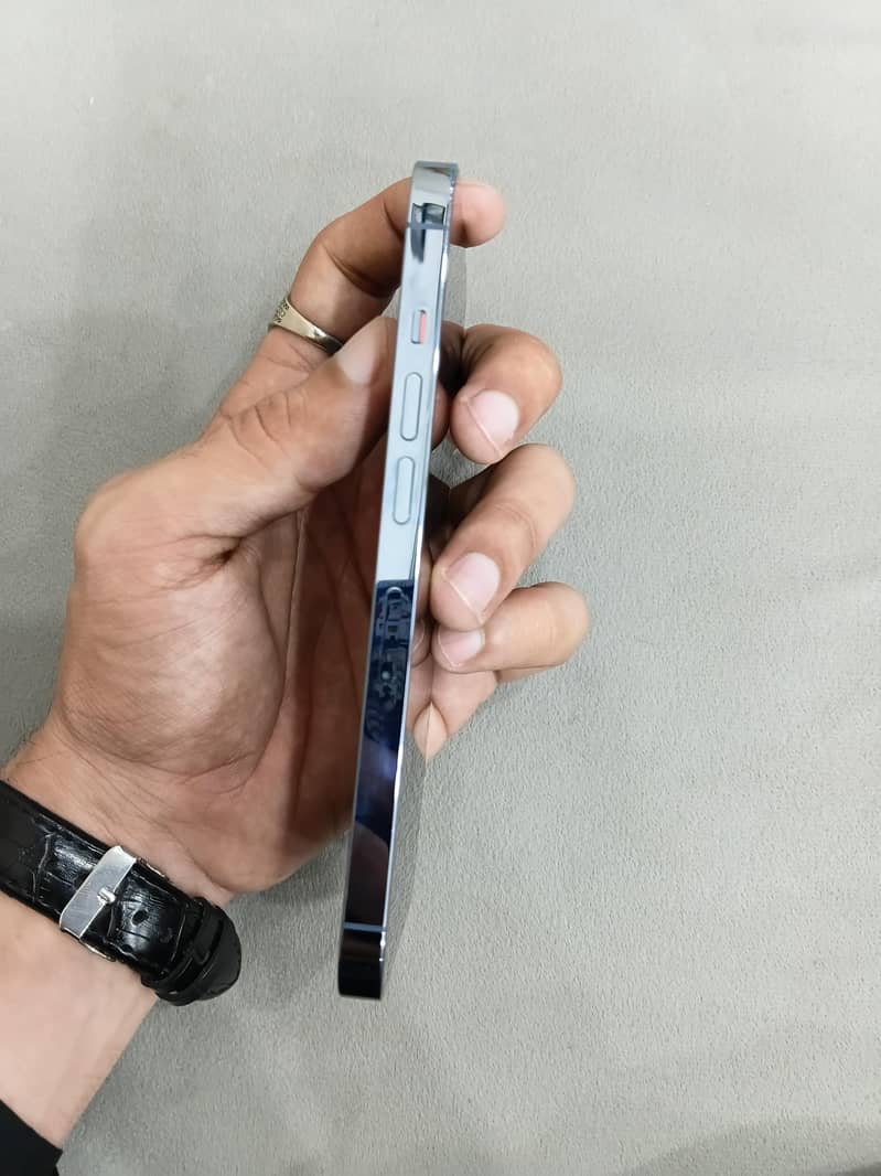 Apple iPhone 13 Pro 2