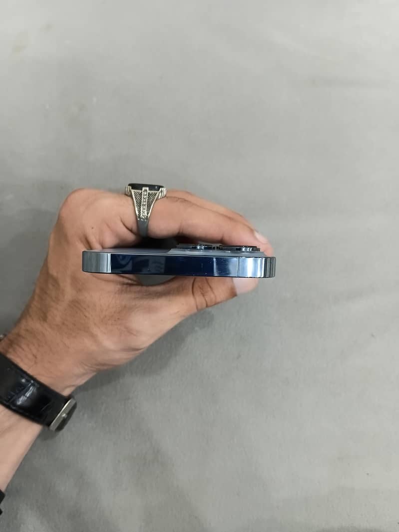Apple iPhone 13 Pro 4