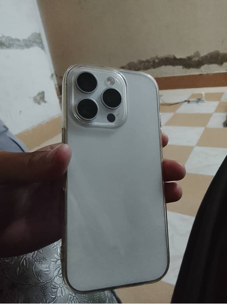 Apple iPhone 16 Pro 1