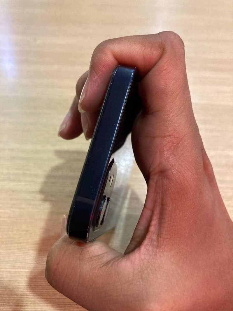 Apple iPhone 12 3