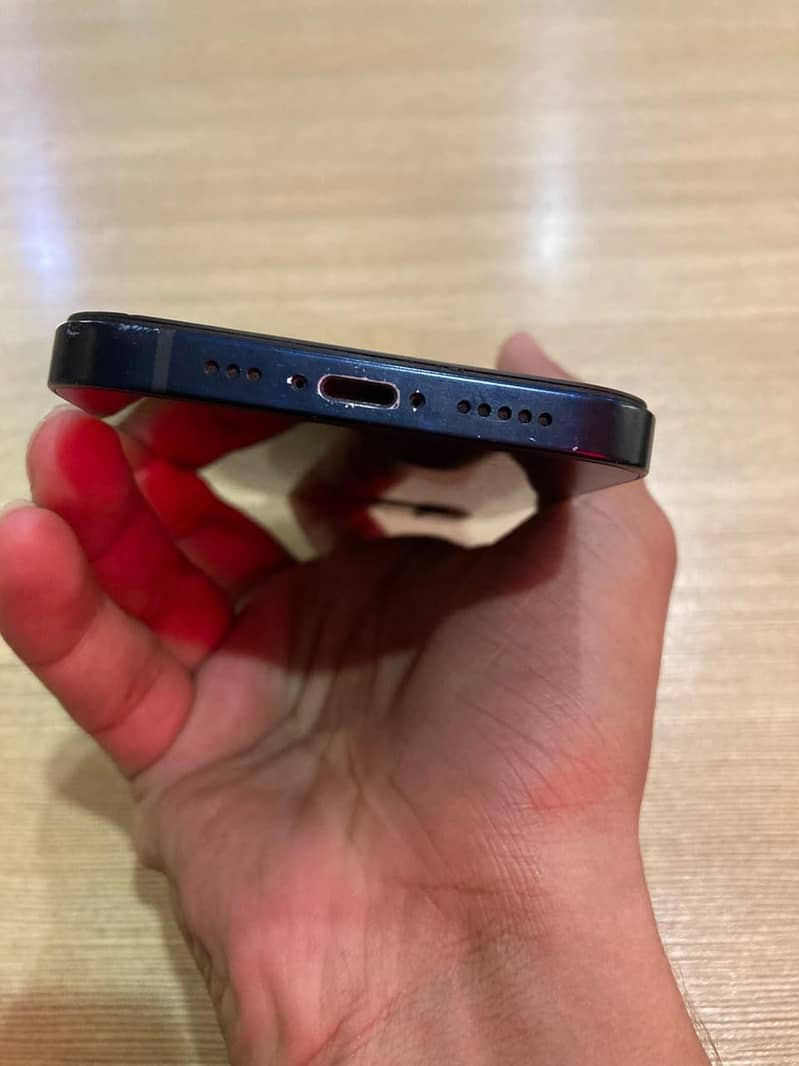 Apple iPhone 12 4
