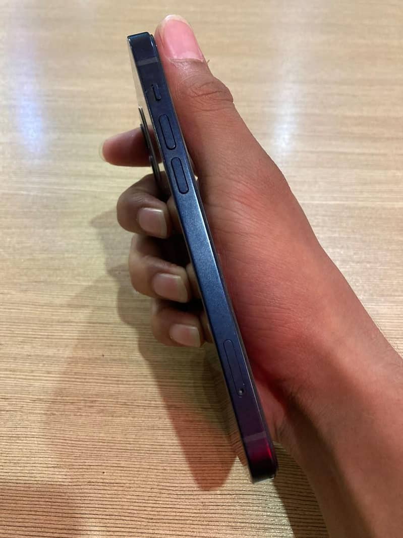 Apple iPhone 12 6