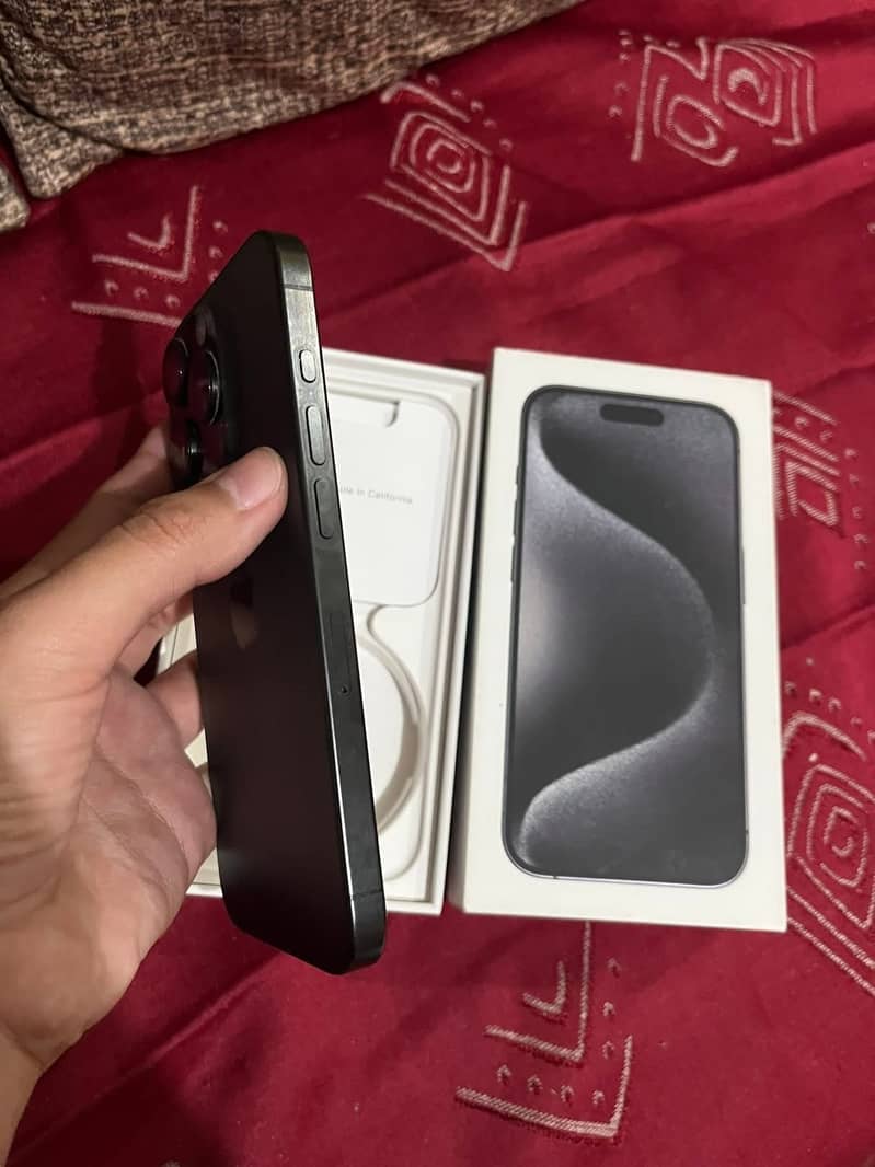 Apple iPhone 15 Pro Max 2