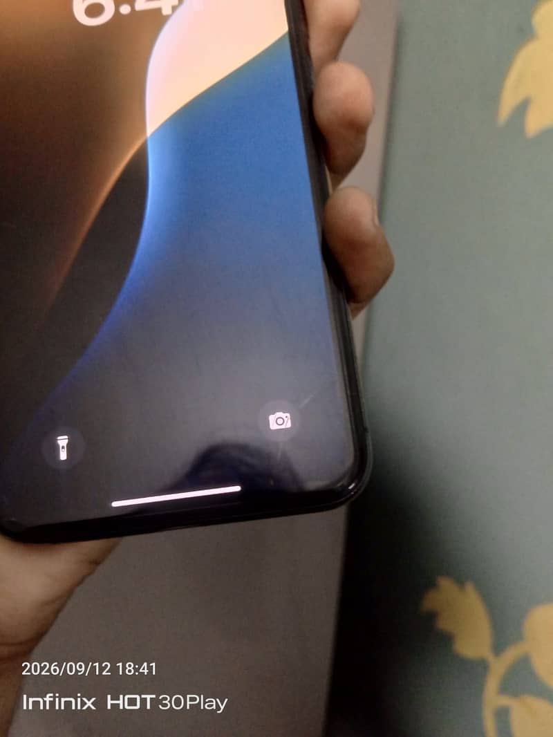 Apple iPhone XS Max 3