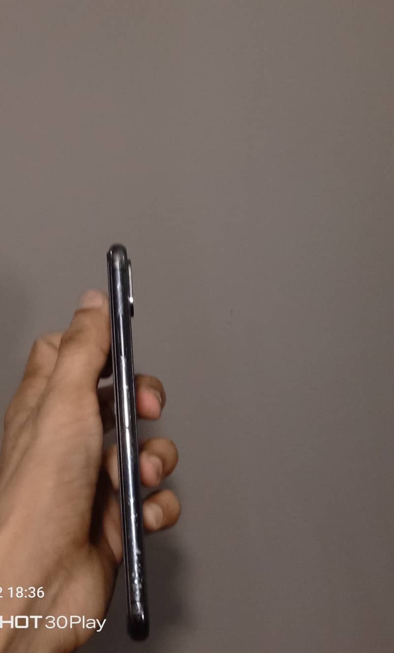 Apple iPhone XS Max 4
