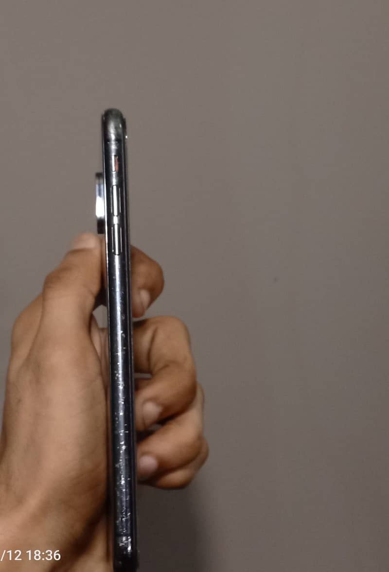 Apple iPhone XS Max 5