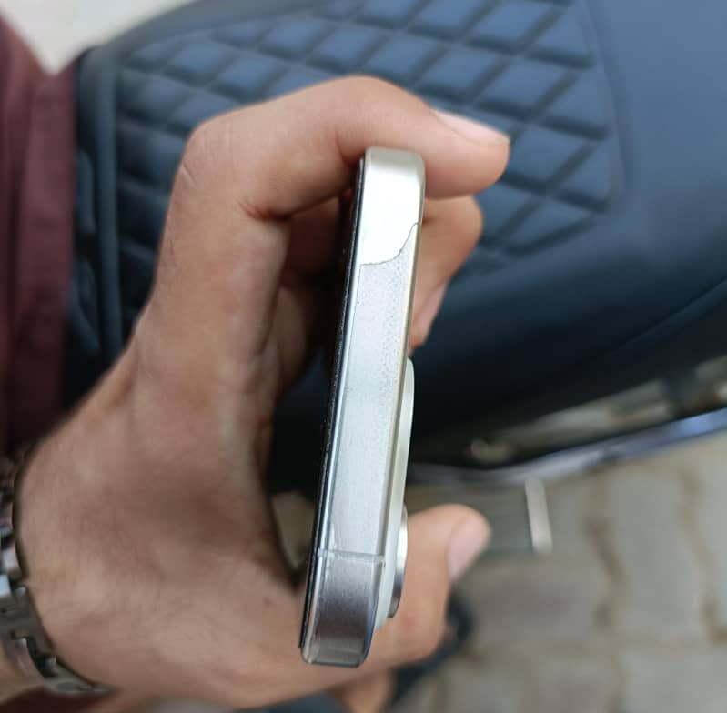 Apple iPhone 15 Pro 3