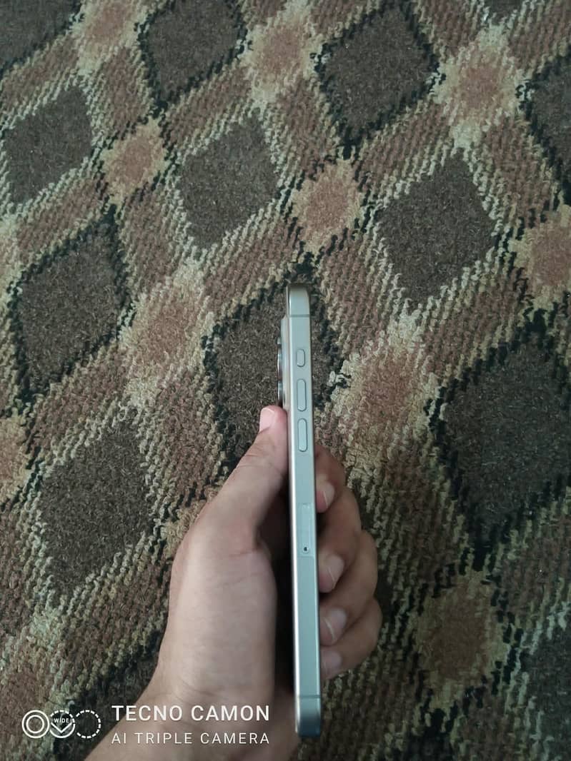 Apple iPhone 15 Pro Max 4