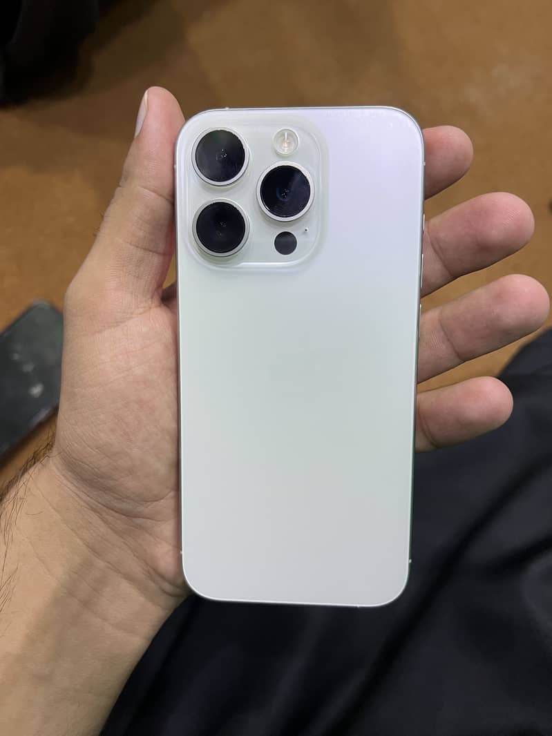 Apple iPhone 15 Pro 0