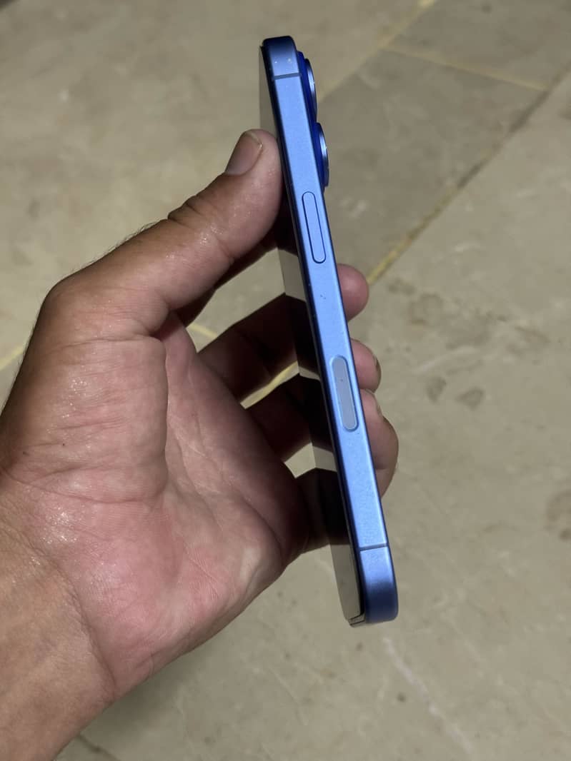 Apple iPhone 16 2